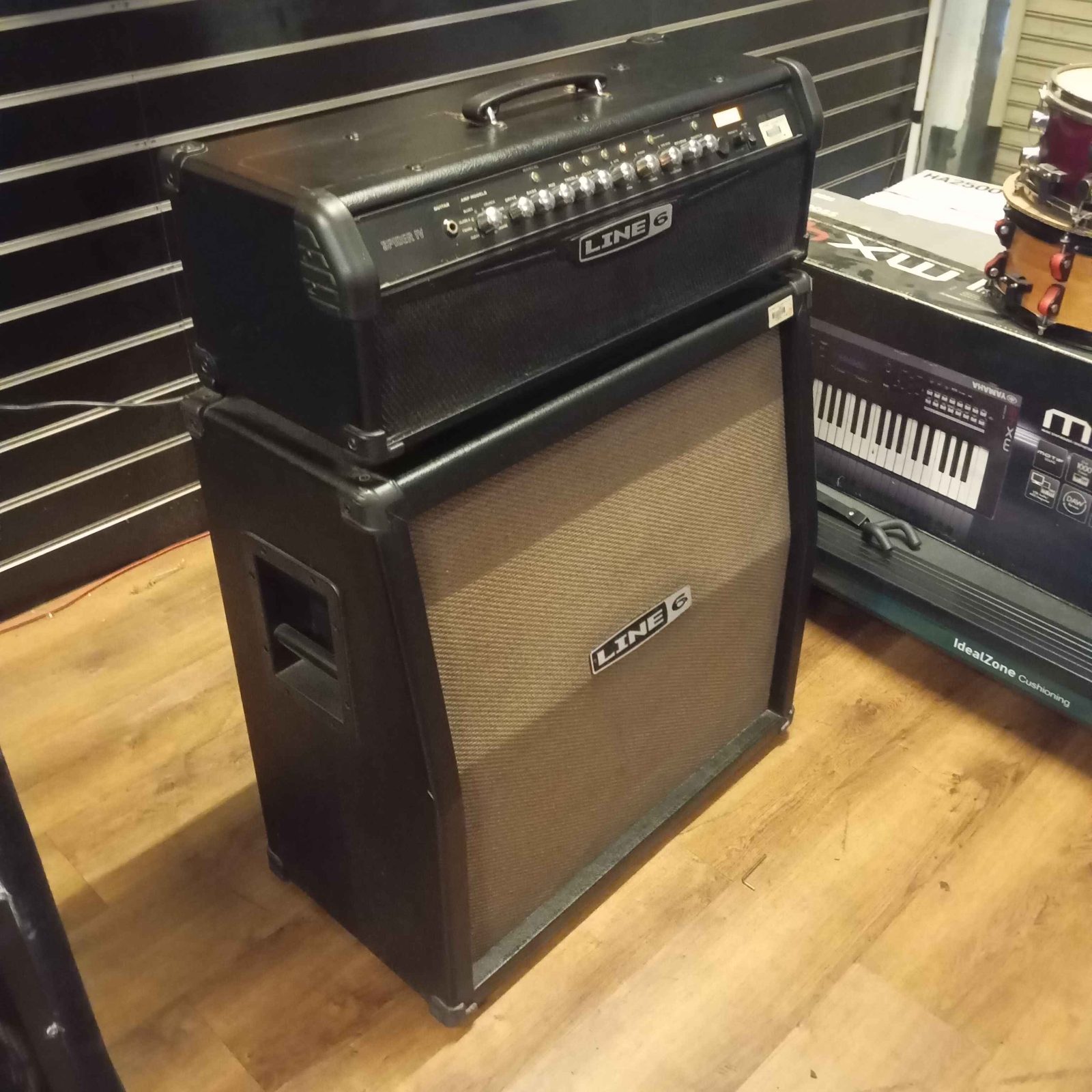 แอมป์กีตาร์ line 6 spider iv hd150 ขนาด 150 วัตต์ พร้อมตู้ลำโพง 4x12 นิ้ว แบบ half stack