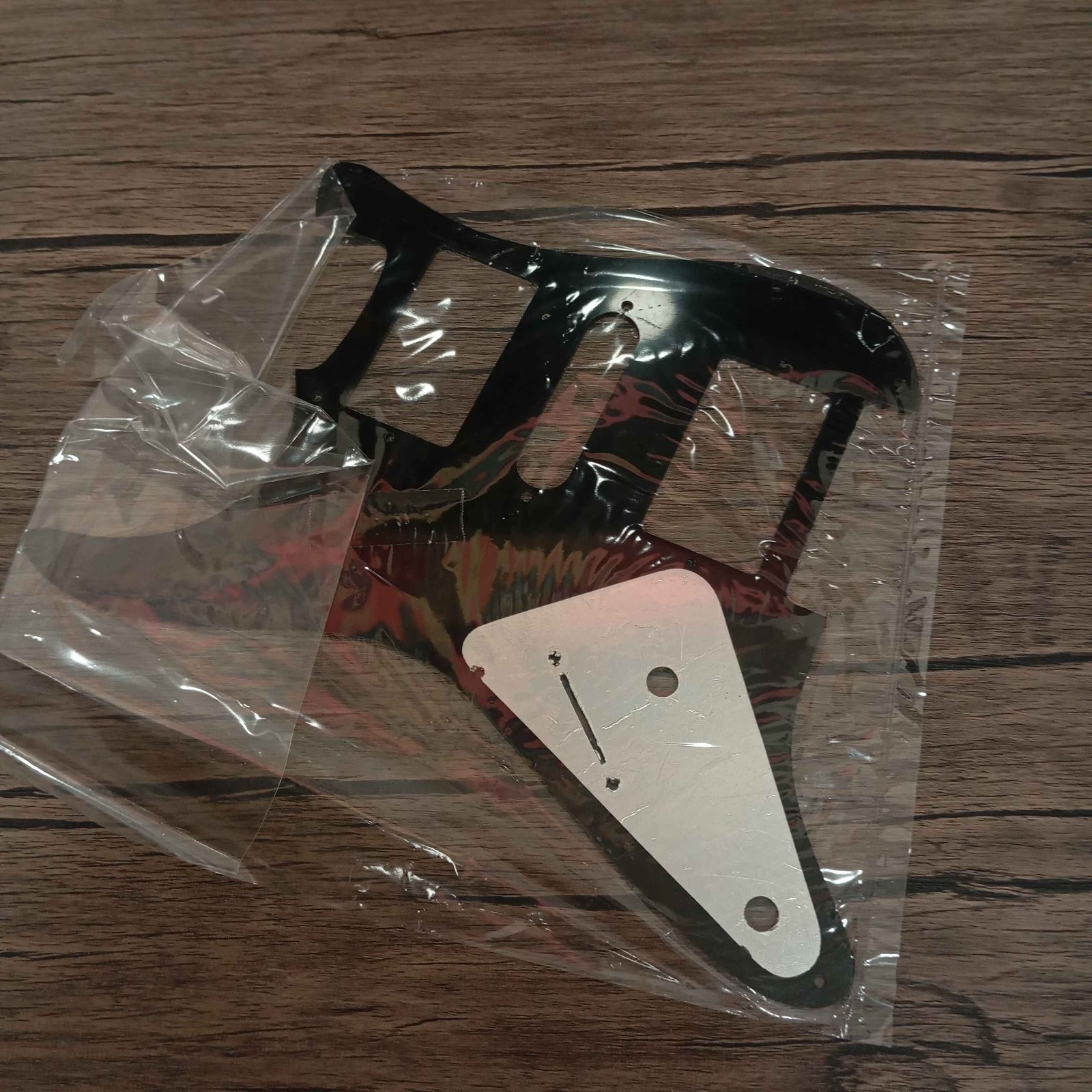 ปิ๊กการ์ดทรง strat hsh 11รูสำหรับ fender
