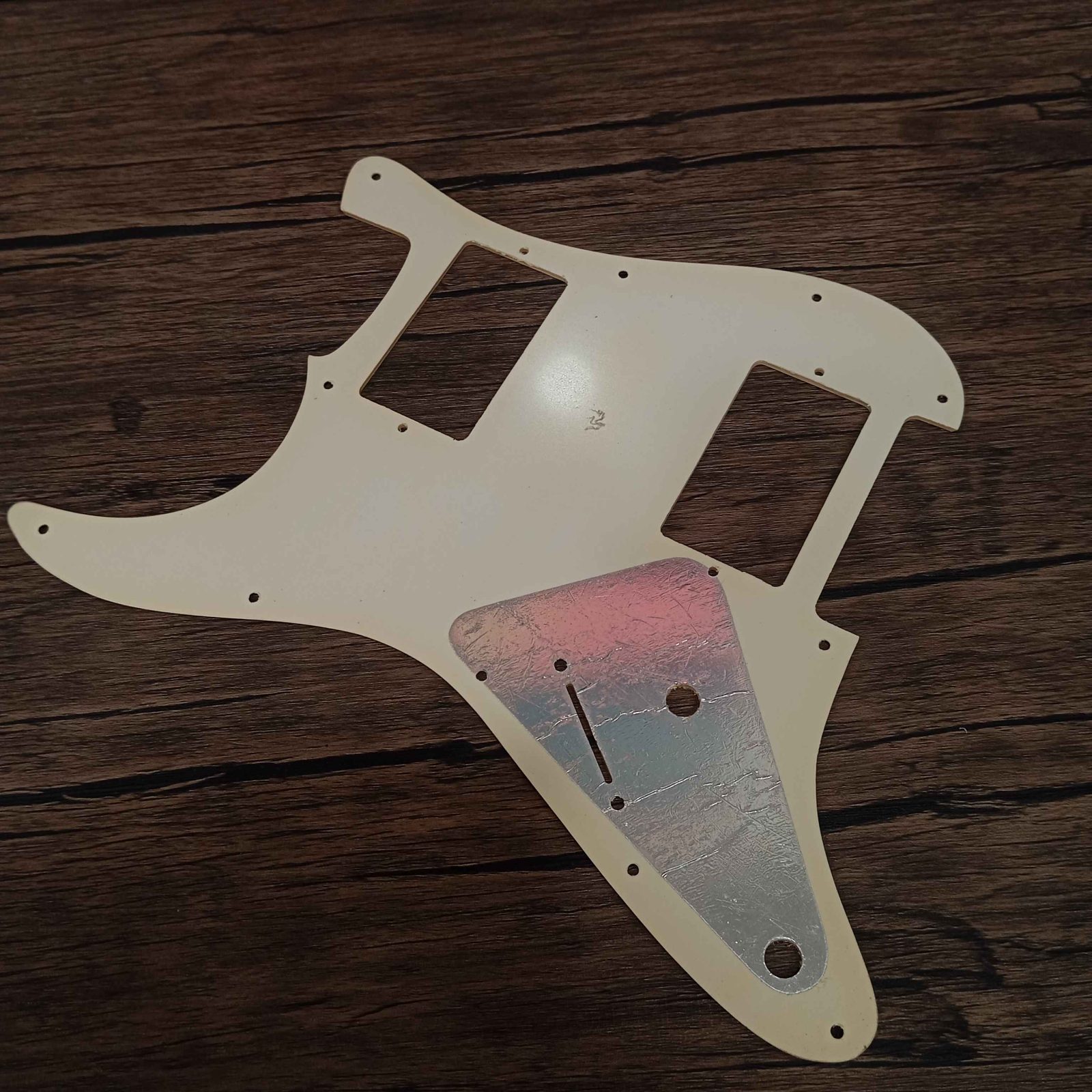 ปิ๊กการ์ดกีต้าร์ไฟฟ้าทรง stratocaster hh 11รูน็อต