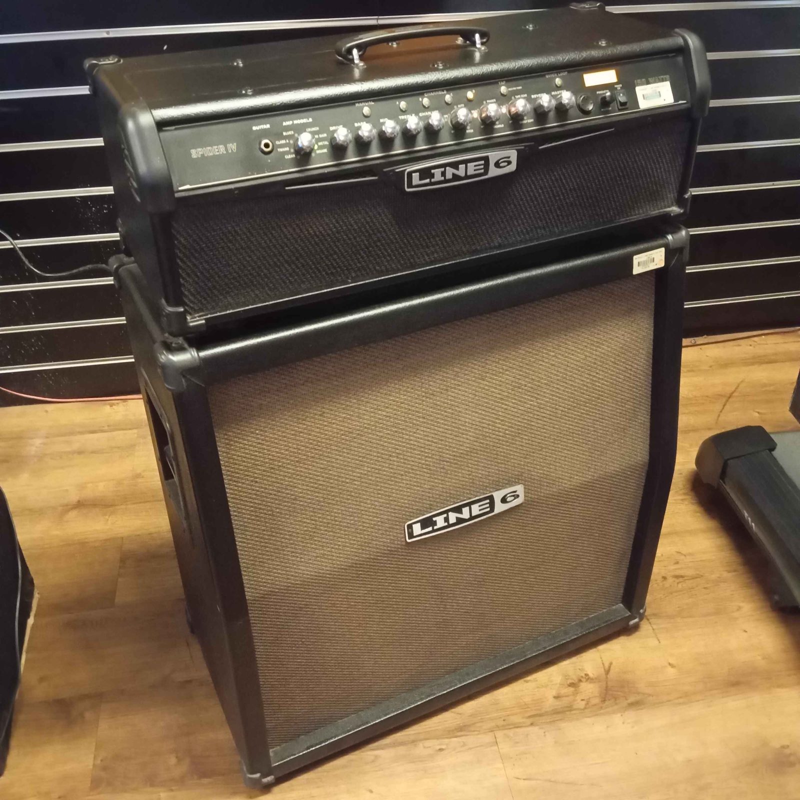 แอมป์กีตาร์ line 6 spider iv hd150 ขนาด 150 วัตต์ พร้อมตู้ลำโพง 4x12 นิ้ว แบบ half stack