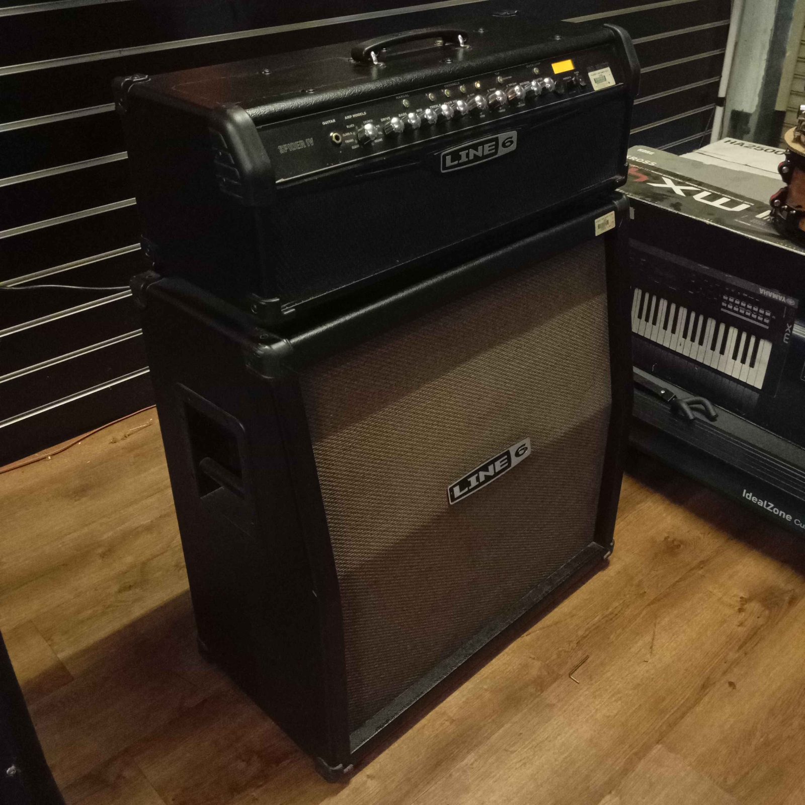 แอมป์กีตาร์ line 6 spider iv hd150 ขนาด 150 วัตต์ พร้อมตู้ลำโพง 4x12 นิ้ว แบบ half stack
