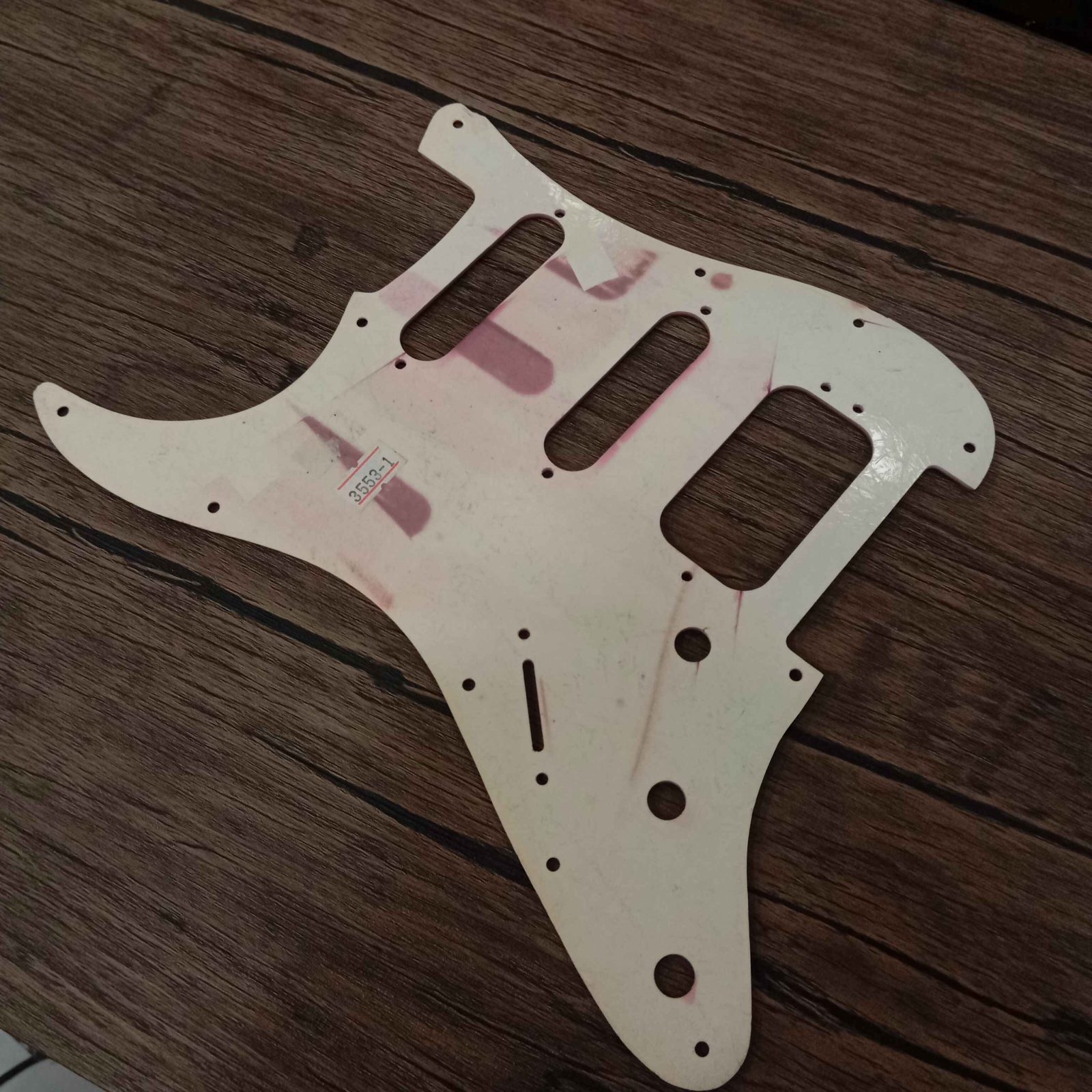 ปิ๊กการ์ดกีตาร์ไฟฟ้า coloriffic strat hss อนาธิปไตย