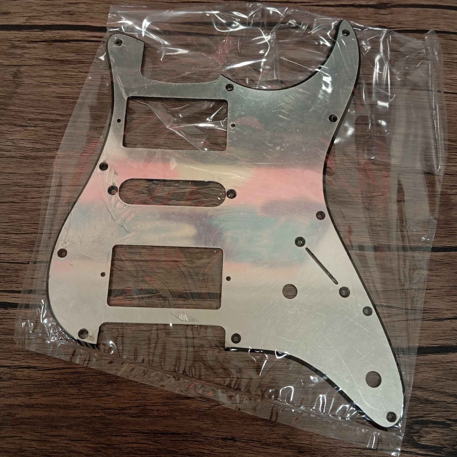 ปิ๊กการ์ดทรง strat hsh 11รูสำหรับ fender
